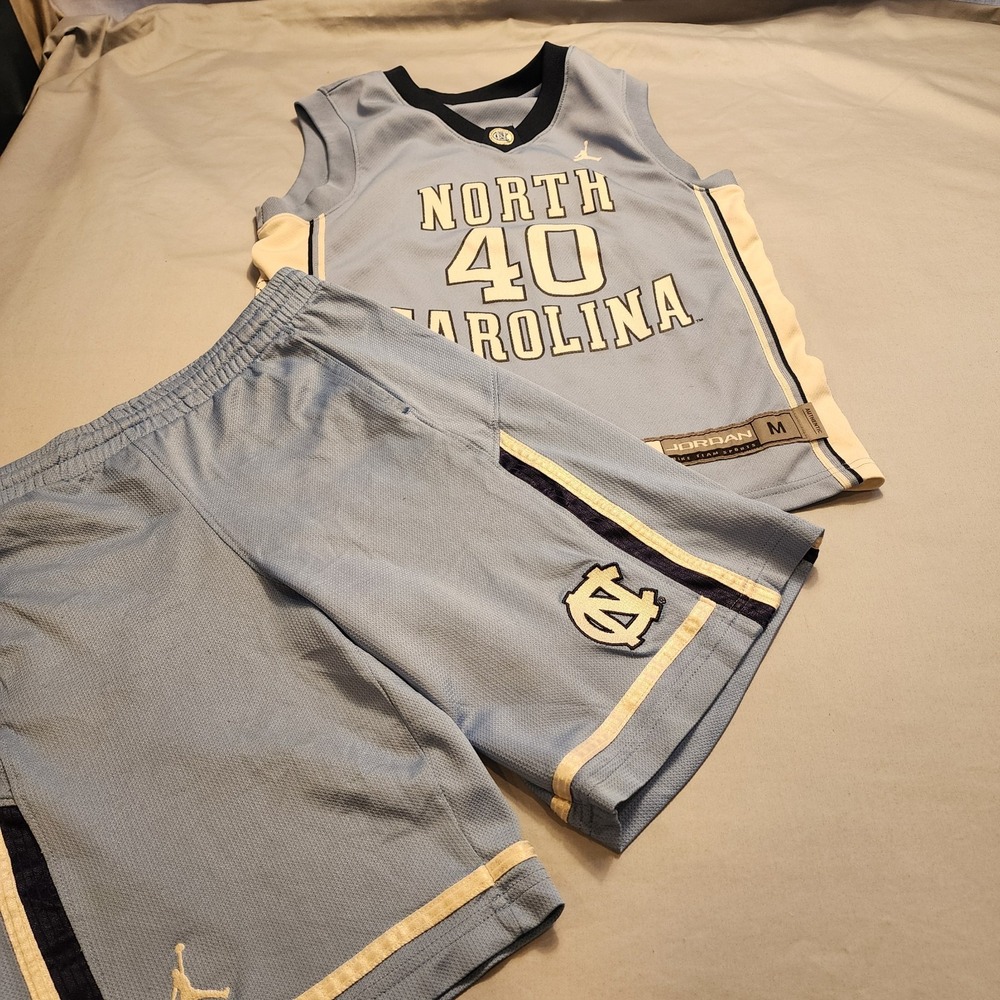 UNC Jersey/Shorts Set Nike Team Sports Size Kids Boys Medium